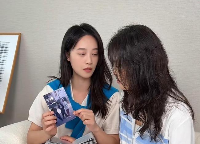 蓝盈莹和妈妈复刻30年前老照片 温情瞬间引爆全网热议