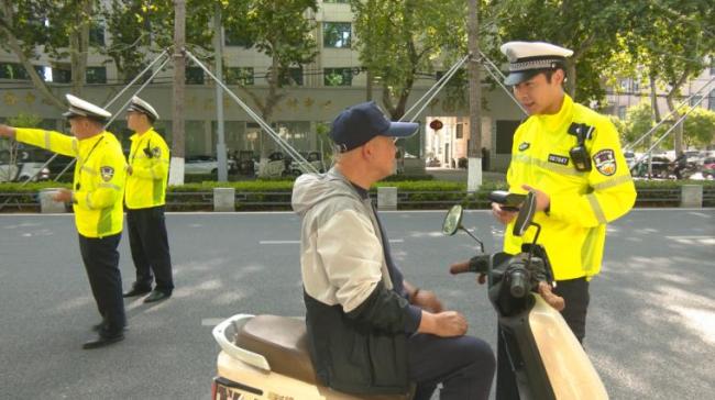 河南两地开展交通违法专项整治