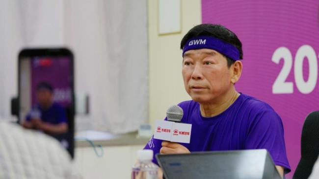 长城董事长魏建军现身马拉松赛道 母爱主题赛事引关注