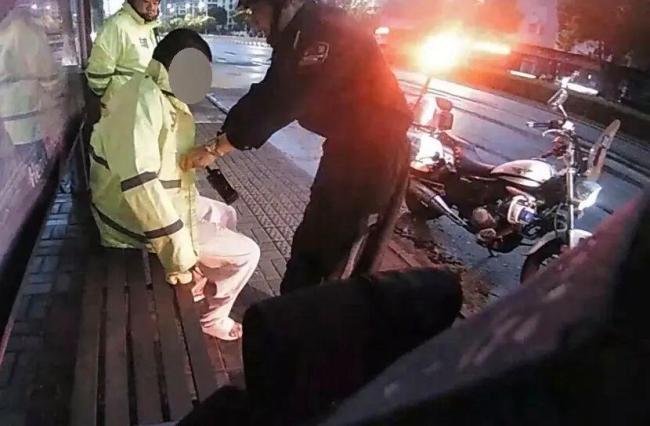 男孩雨夜走失 母亲报警求助