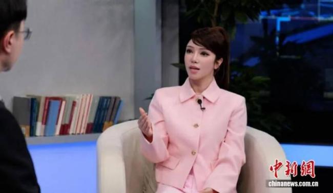 维妮娜说到新疆棉花泪流满面 谣言曾让棉农陷入绝境