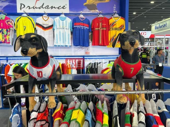 世界杯倒计时：义乌日造4000个足球，外贸订单近尾声