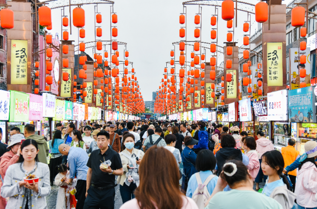 百万粉丝博主夸洛阳景点消费低 沉浸体验引客留