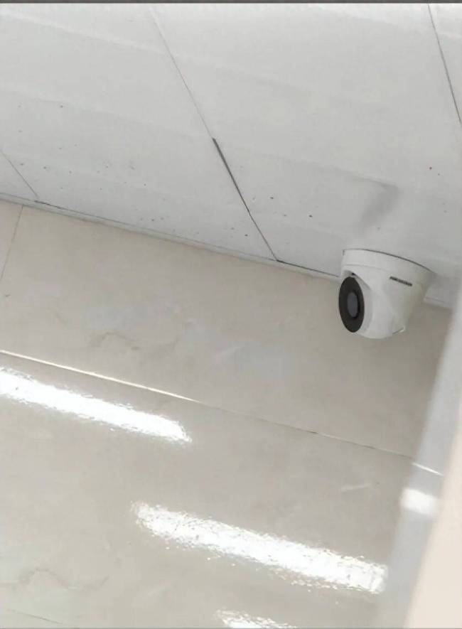 一中学被曝男厕所安装摄像头