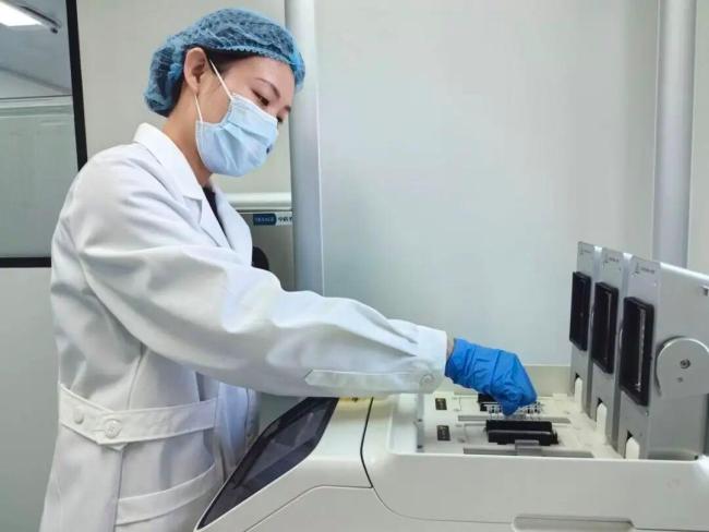 DNA鉴定师靠一滴蚊子血揪出嫌犯 精准锁定犯罪元凶
