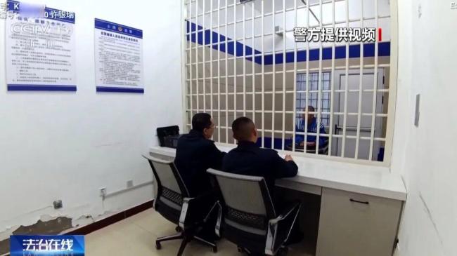在逃嫌犯为解压在家狂洗衣服 用水异常引关注
