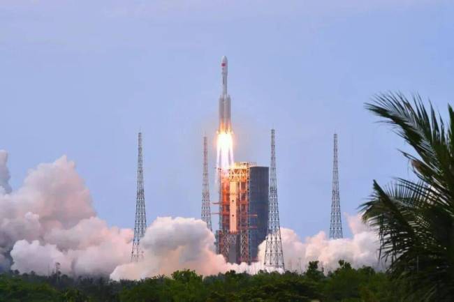 我国打造最强太空快递小哥 天舟十号创纪录奔向太空