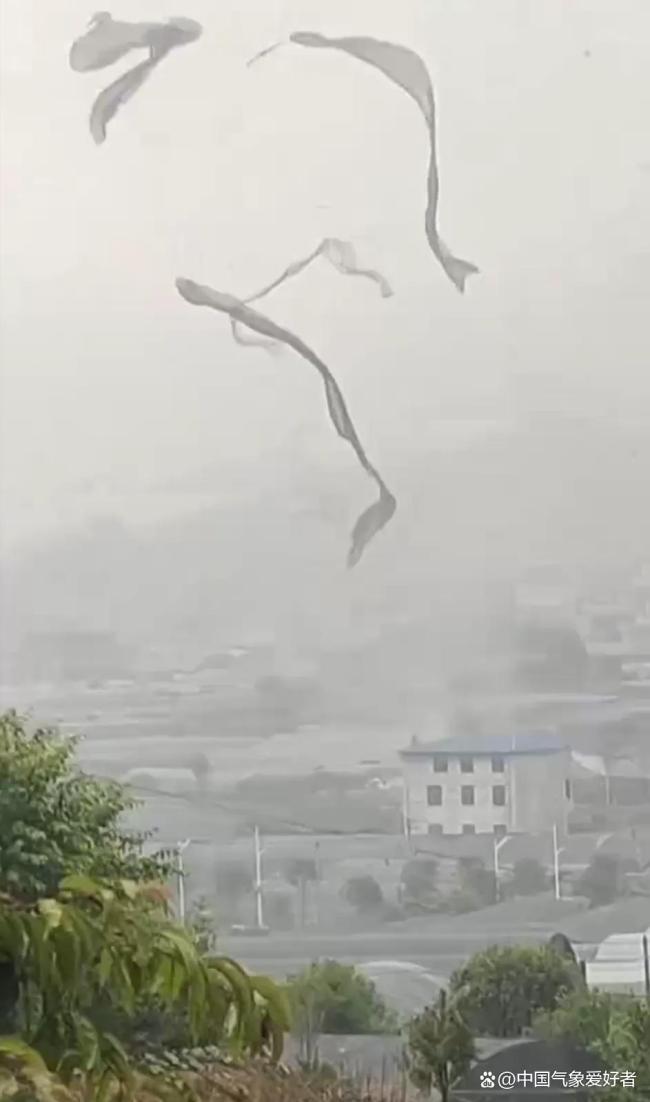 南方暴雨将迅速扩大增强 暖湿气流强势来袭