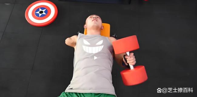 独腿独臂小伙参加健美大赛惊艳全场 人间钢铁侠
