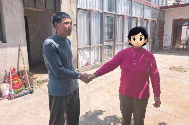 大哥跳河勇救落水邻居获赠锦旗 凡人善举暖人心