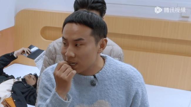 方媛回应要住男生单人间 边界与尴尬的碰撞