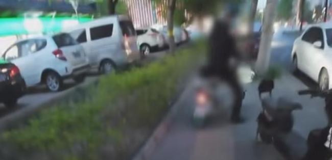 [北京]警方通报：“盲人女孩盲道被撞”系摆拍