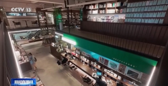 錄播客、帶寵物、讀舊書 解鎖實(shí)體書店新體驗(yàn)