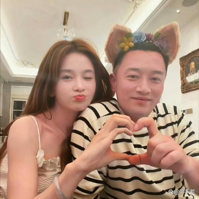 曝蒋毅婚后私信女网友 亲密互动引争议