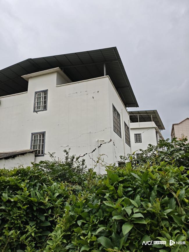 探访柳州震中现场：自建房墙体开裂 村民生活受影响