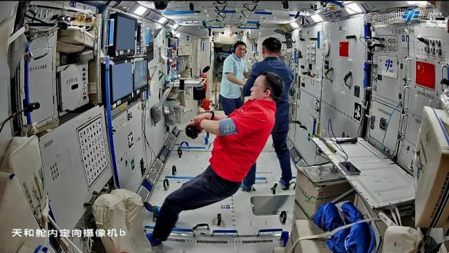 新一批"太空快遞"簽收 航天員迅速投入實(shí)驗(yàn)
