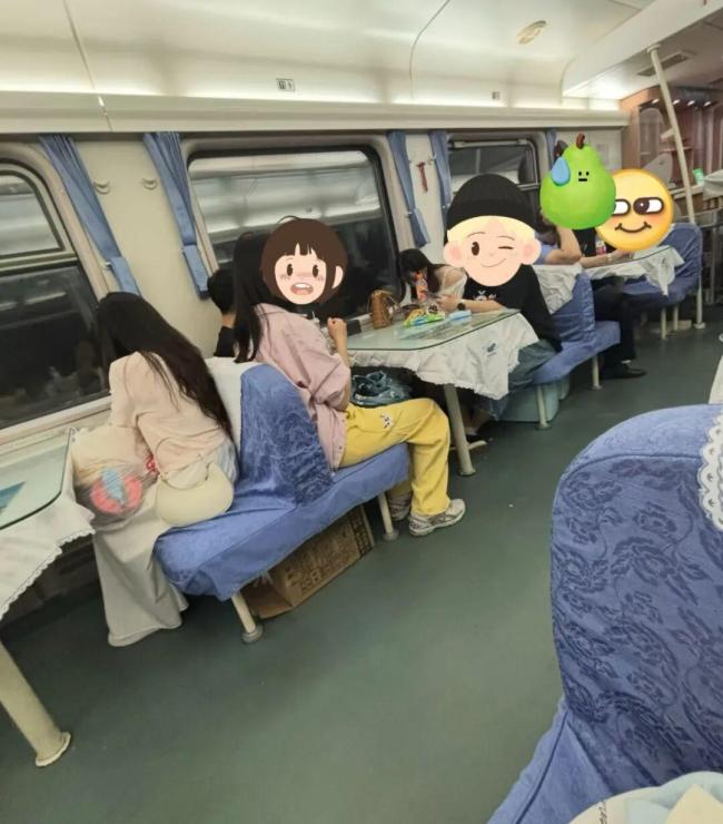 12306回应餐车被占满但无人消费 规定需消费才能入座
