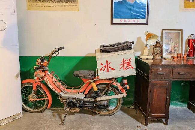 年青东说念主到重庆体验机车约拍 潮水新玩法激发缓和
