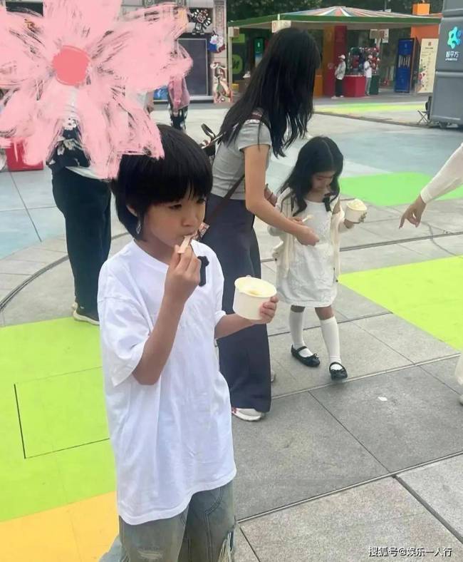 姜潮麦迪娜7岁儿子颜值 遗传基因开挂
