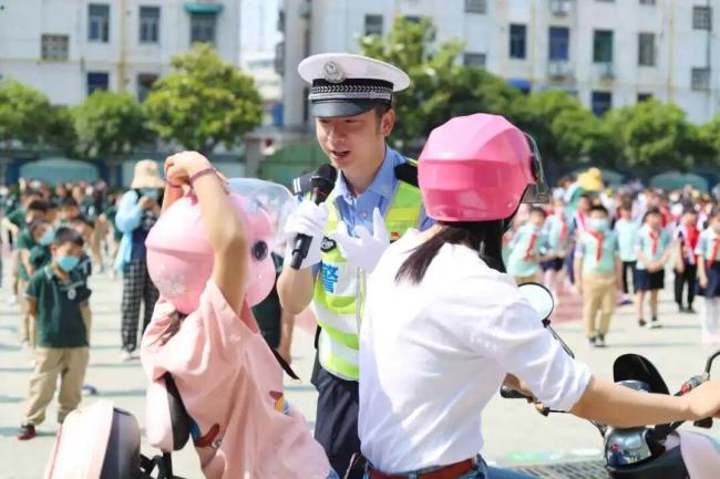 24岁短剧男演员黄子仟去世 疑因机车 好友悼念引发关注