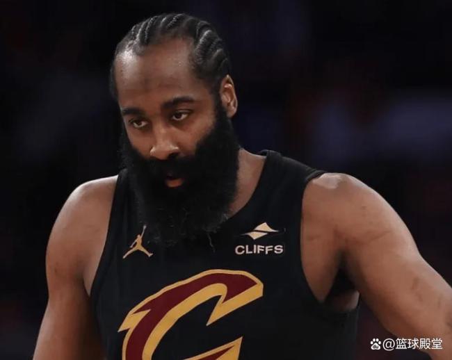 米切尔：防守端不是哈登一个人的问题 全队需担责