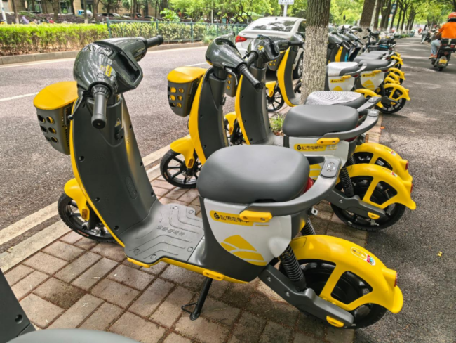 寧波街頭現(xiàn)大量無(wú)牌電單車(chē) 亂停放現(xiàn)象嚴(yán)重