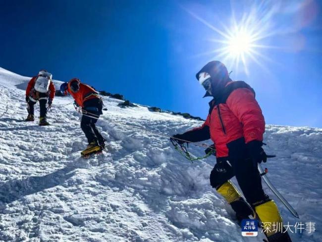 深圳初中生登顶珠穆朗玛峰 刷新最年轻纪录