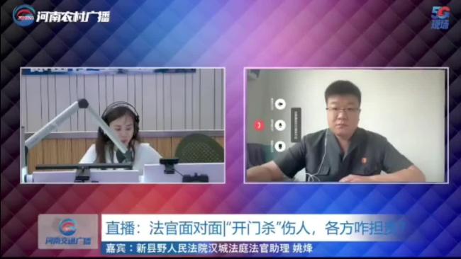 乘客开门杀致人骨折称司机未提醒