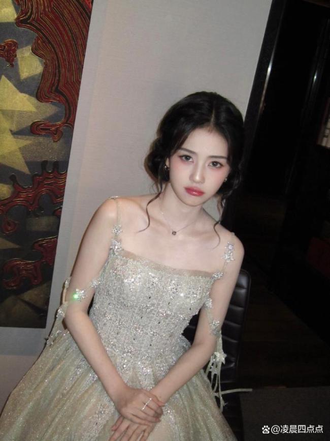 白鹿说十周年见面会压力很大 真诚治愈粉丝