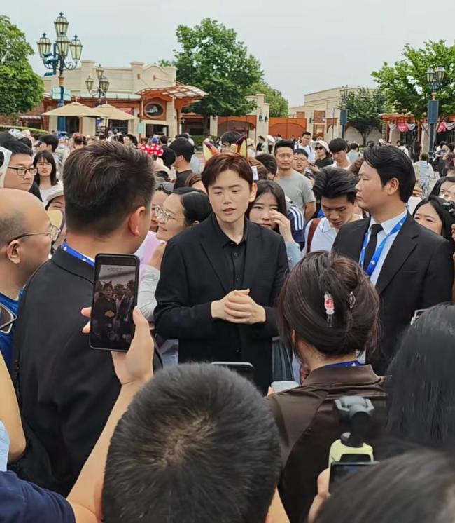 追觅请5万员工带薪玩迪士尼 真金白银的员工福利
