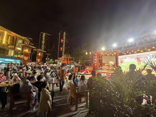 沈阳老北市变身“露天狂欢主场”