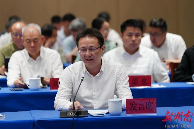 湖南省委邀院士專家座談學(xué)習(xí)袁隆平 傳承科技創(chuàng)新精神