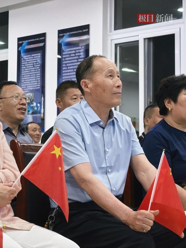 朱杨柱父亲等儿子凯旋去吃沛县冷面 家乡父老共同见证发射成功