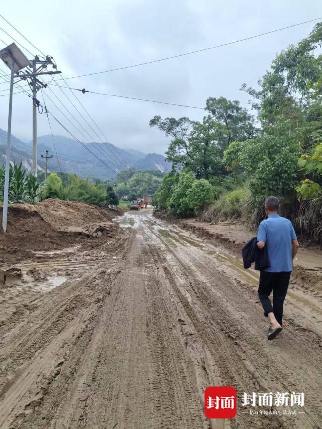 多位村民洪流中救落水者細節(jié)曝光 暴雨夜生死救援
