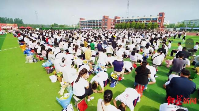 假煽情还是真必要?家长反对成人礼 形式主义惹争议