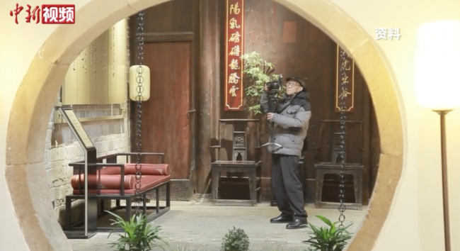 耄耋老人70年拍摄十几万张时代底片 热爱不老