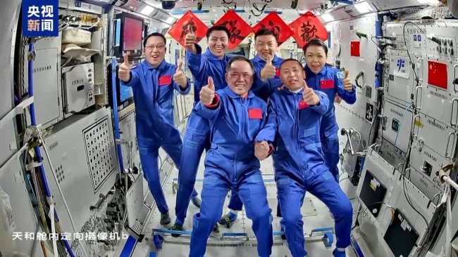 第8张太空全家福
