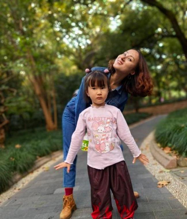 相亲角印度小伙自荐被婉拒 现实差距明显