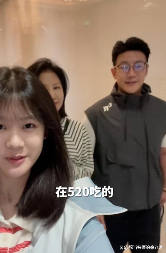 陆毅17岁女儿不会剥虾