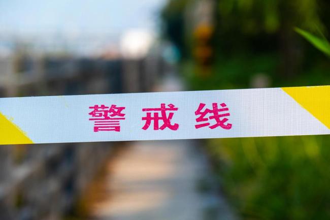 超载客车追尾货车致13死3伤