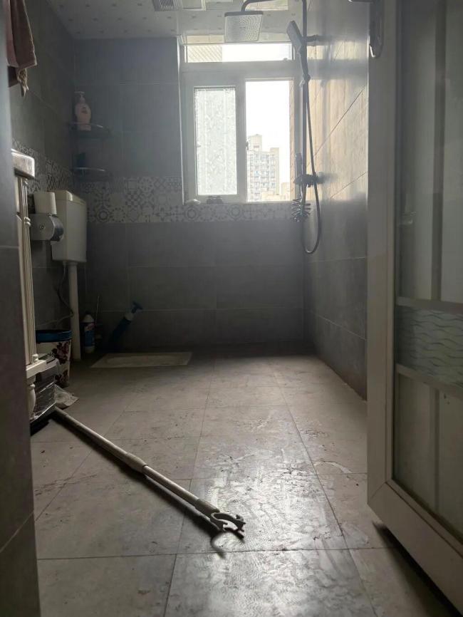 男子疑遭妻子家暴后跳樓警方不立案 持續(xù)精神施壓下的悲劇