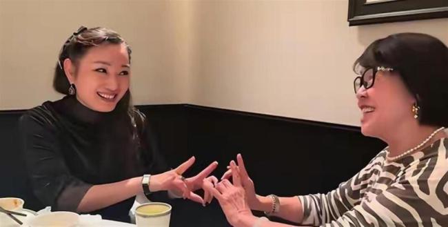 白鹿掉粉近百萬 潑水事件引發(fā)爭議