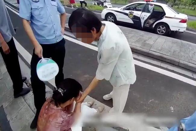 女子疑欲轻生 的哥报警后驾车跟随 默默守护生命
