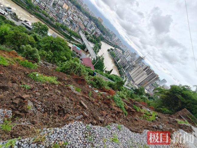 湖北一社區(qū)書記多看一眼救下128人 教科書式避險(xiǎn)成功