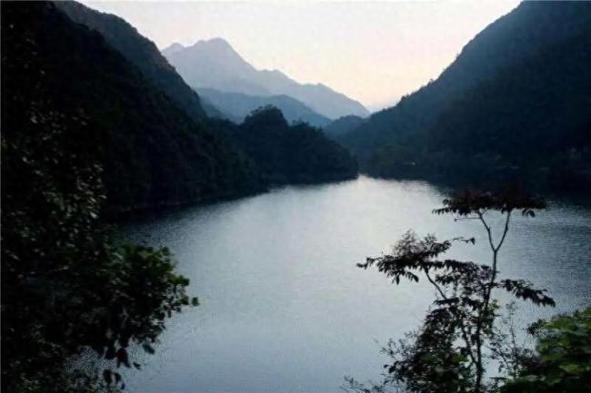 景区辟谣外籍游客在水源地洗澡