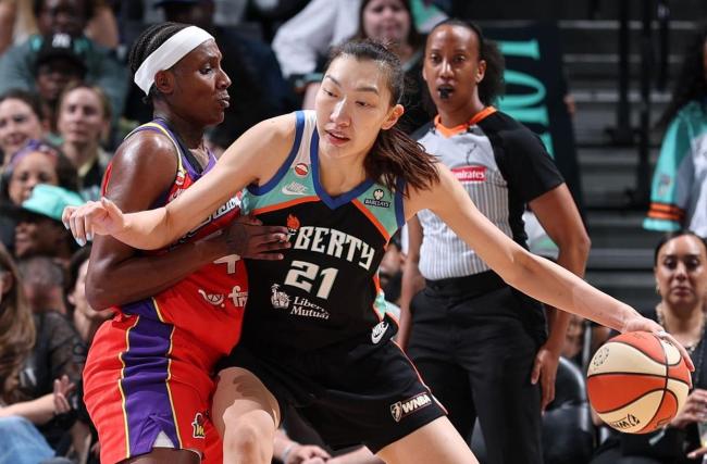 中国女篮大魔王！韩旭得分篮板创赛季新高，高效表现闪耀WNBA
