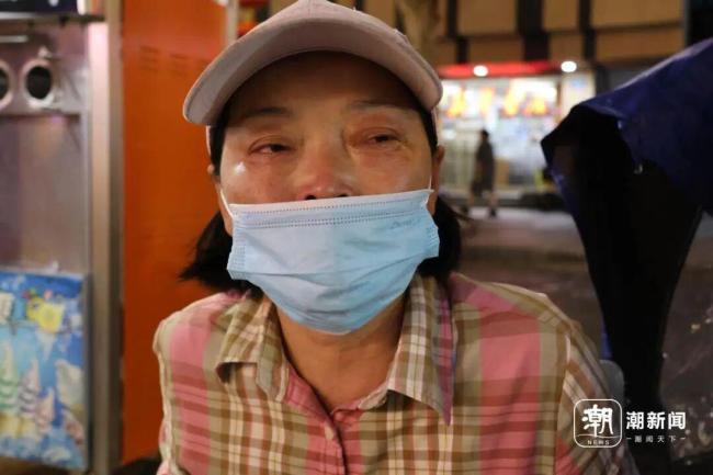 妈妈摆摊带女儿冲刺高考：均患罕见病 母女俩的希望之光