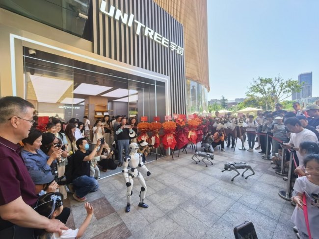 宇樹科技體驗館亞洲首店來了 機器人熱潮引關(guān)注