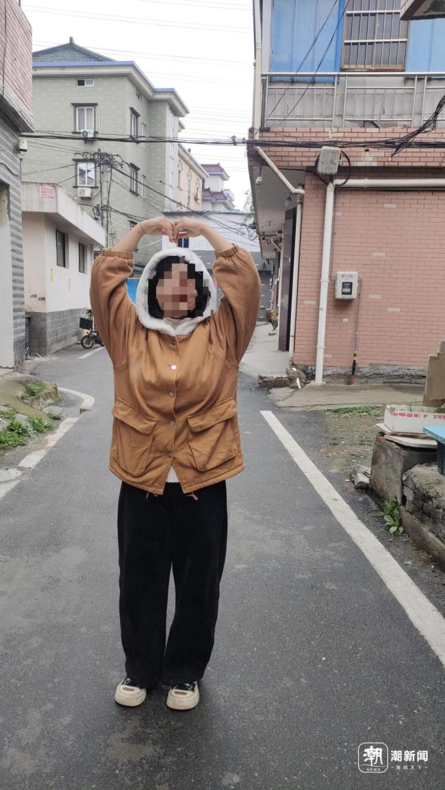 妈妈摆摊带女儿冲刺高考：均患罕见病 母女俩的希望之光