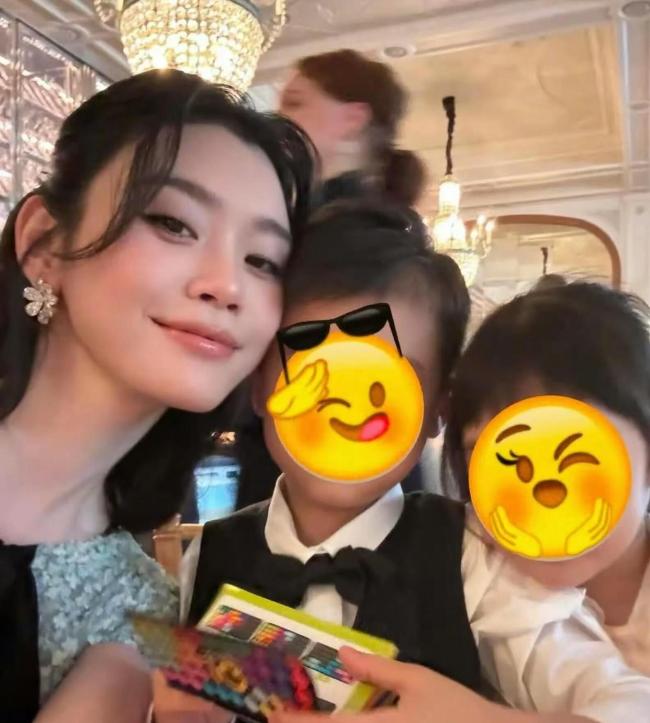 谷爱凌奚梦瑶婚礼晚宴合照 珠宝闪耀见证爱情